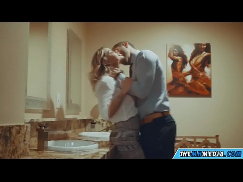 ❤️ Kui rinnakas blondiin võrgutab sind avalikus tualettruumis Kaunis porno at porn et.8kpornvids.ru ️❤